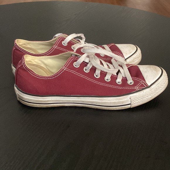Maroon size 7.5 men 9.5 women chuck taylors converse - Picture 3 of 4